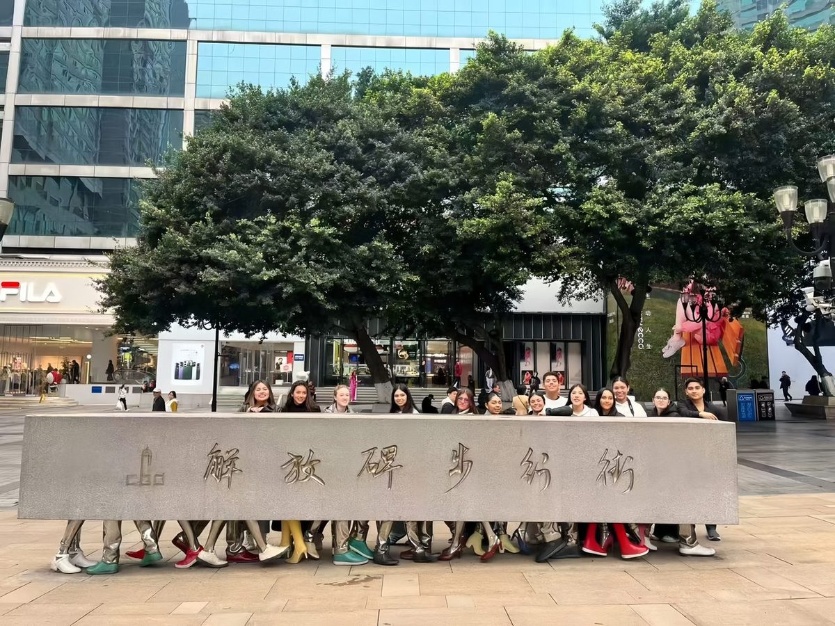 An Anjia tour group at the Changjiang Cableway during a festive lion dance