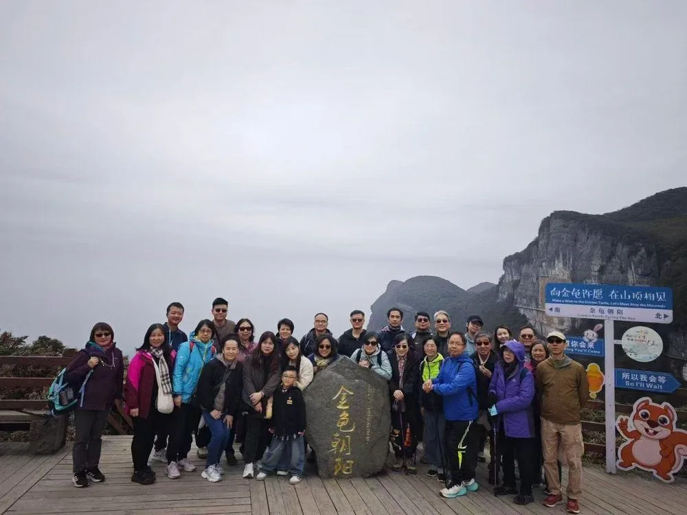Private Anjia tour group exploring Chongqing
